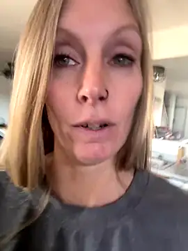 ItsDanniG online show from October 2025 04:19:01 PM