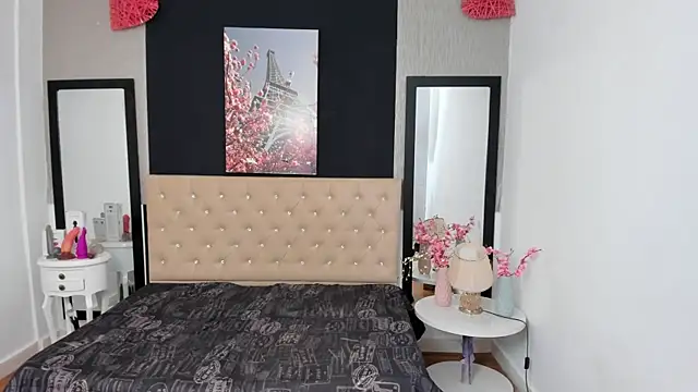 Shanelle   online show from September 2025 02:00:02 PM