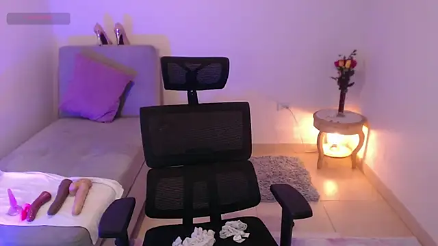 lilian prada online show from February 2025 09:05:02 PM