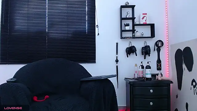 Snapshot of KinkyAllisonSub chatting on December 2024 05:37:02 PM KinkyAllisonSub online show from December 2024 05:37:02 PM