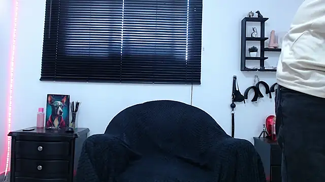 Snapshot of KinkyAllisonSub chatting on February 2025 03:16:01 PM KinkyAllisonSub online show from February 2025 03:16:01 PM