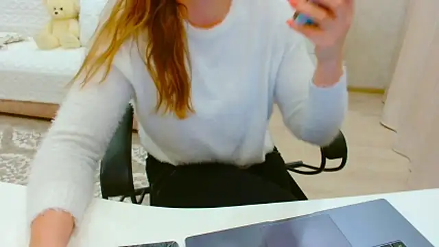 EveLove33 online show from February 2026 04:58:02 PM