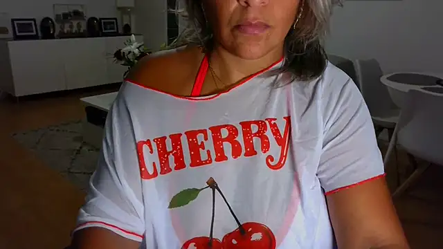 sarametisse26 online show from September 2025 07:01:02 AM