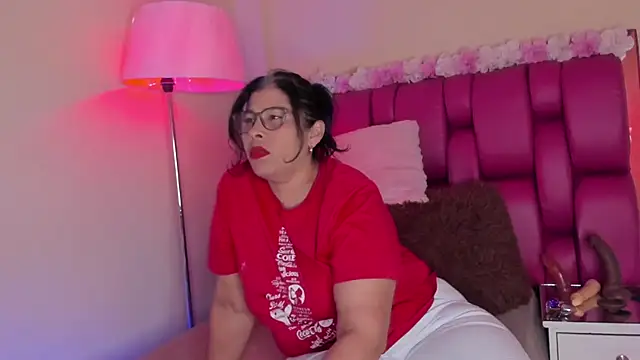 Snapshot of desire_matture chatting on January 2025 07:43:01 PM desire matture online show from January 2025 07:43:01 PM