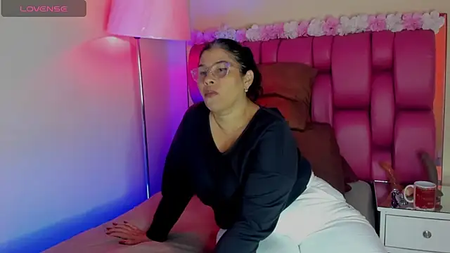 Snapshot of desire_matture chatting on February 2025 07:53:01 PM desire matture online show from February 2025 07:53:01 PM