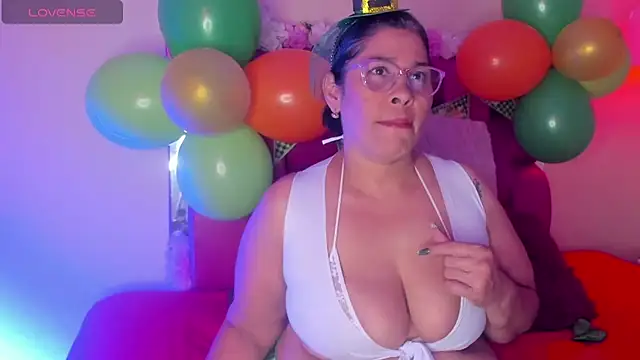 Snapshot of desire_matture chatting on March 2025 08:19:02 PM desire matture online show from March 2025 08:19:02 PM