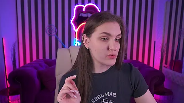 Snapshot of EmmyCharmm chatting on April 2026 05:41:02 AM EmmyCharmm online show from April 2026 05:41:02 AM