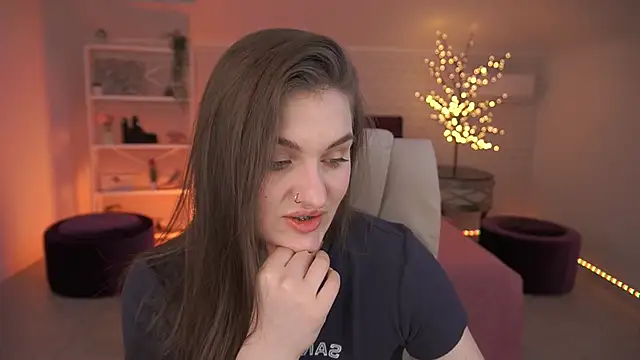 Snapshot of EmmyCharmm chatting on April 2026 05:49:02 AM EmmyCharmm online show from April 2026 05:49:02 AM