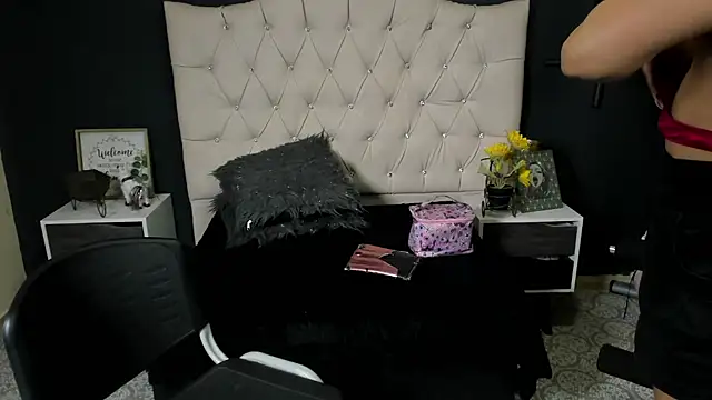 Andrys  online show from February 2025 01:37:01 PM