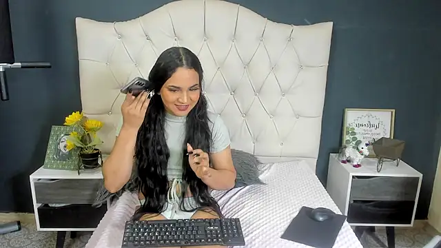 Andrys  online show from February 2025 12:05:01 AM