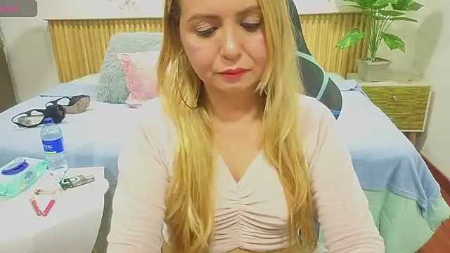 Snapshot of rose_meyer chatting on December 2025 07:18:01 PM rose meyer online show from December 2025 07:18:01 PM