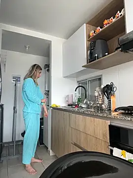 Ameellie online show from October 2025 03:42:02 PM