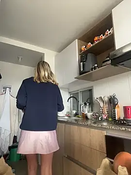 Ameellie online show from October 2025 06:08:01 PM