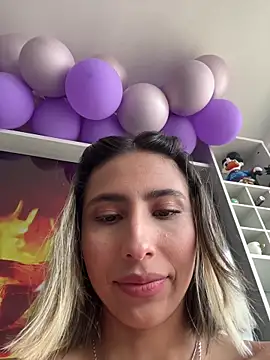 Ameellie online show from November 2025 04:07:01 PM