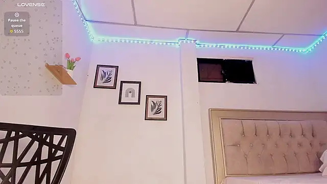 Letizia West  online show from September 2025 05:51:02 AM