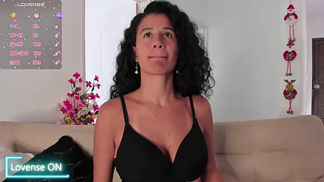 Alaia Ferrer  online show from December 2025 08:38:02 PM