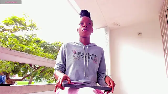 Coco Kiss online show from February 2025 01:10:01 PM