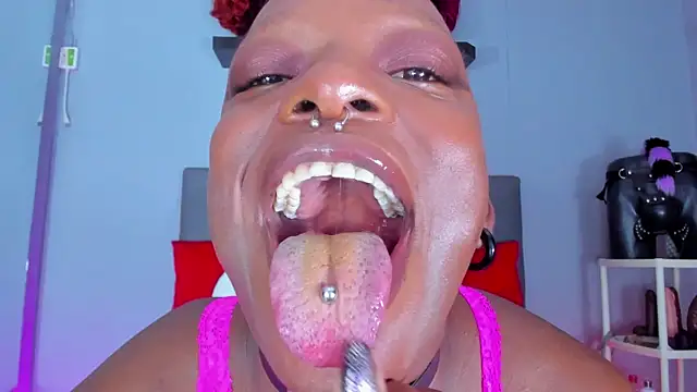 Coco Kiss online show from November 2025 07:16:02 PM