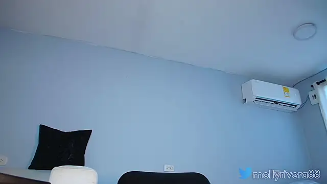 Snapshot of mollyrivera chatting on September 2025 08:22:02 PM mollyrivera online show from September 2025 08:22:02 PM