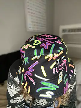 4kUsh2Fashion0 online show from February 2025 09:10:01 PM