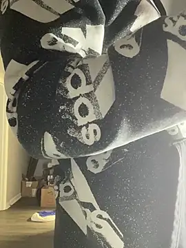 4kUsh2Fashion0 online show from March 2025 03:56:01 PM