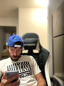 4kUsh2Fashion0 online show from October 2025 01:43:02 PM