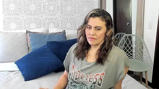 V monse online show from February 2025 08:16:02 PM