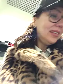 Ulyana72882 online show from December 2024 12:22:01 PM