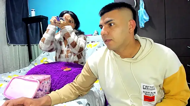 Snapshot of 2ScarletandRyan8 chatting on November 2025 10:04:02 AM 2ScarletandRyan8 online show from November 2025 10:04:02 AM