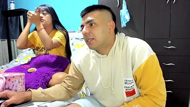 Snapshot of 2ScarletandRyan8 chatting on November 2025 10:04:02 AM 2ScarletandRyan8 online show from November 2025 10:04:02 AM