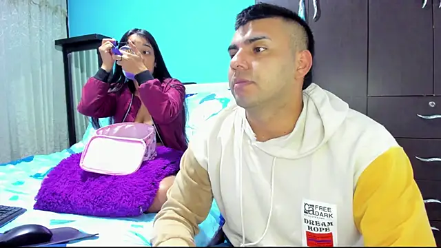 Snapshot of 2ScarletandRyan8 chatting on November 2025 10:07:01 AM 2ScarletandRyan8 online show from November 2025 10:07:01 AM