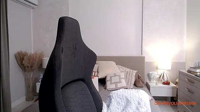 Smileyouarehere online show from September 2025 01:30:01 AM