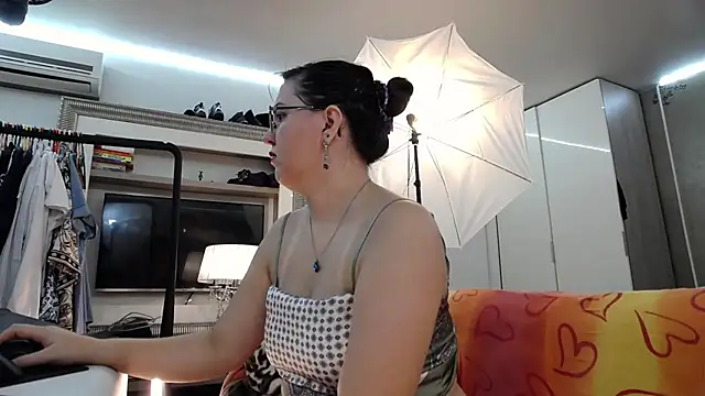 ILoveToFeelU online show from October 2025 04:29:02 PM