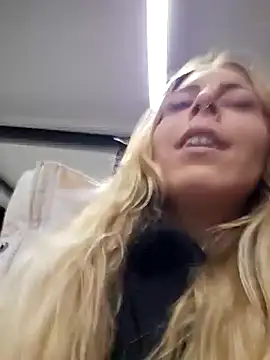 Snapshot of Mia_Railey chatting on December 2024 08:43:01 PM Mia Railey online show from December 2024 08:43:01 PM