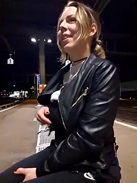 Snapshot of Mia_Railey chatting on March 2025 09:32:02 PM Mia Railey online show from March 2025 09:32:02 PM