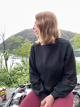 Snapshot of Mia_Railey chatting on October 2025 02:21:02 PM Mia Railey online show from October 2025 02:21:02 PM