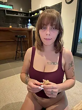 Snapshot of Mia_Railey chatting on June 2026 10:13:02 PM Mia Railey online show from June 2026 10:13:02 PM