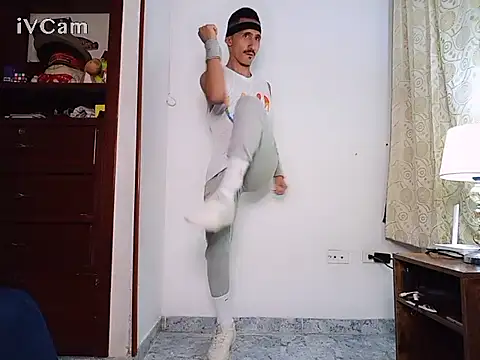 HomeAloneK online show from November 2025 07:51:02 PM