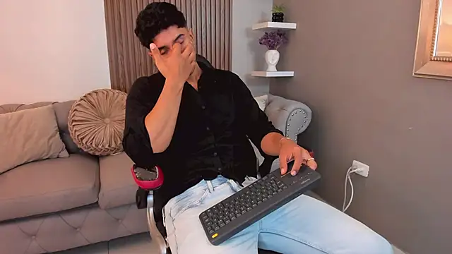 Snapshot of liam_collins21 chatting on March 2025 12:01:01 PM liam collins21 online show from March 2025 12:01:01 PM