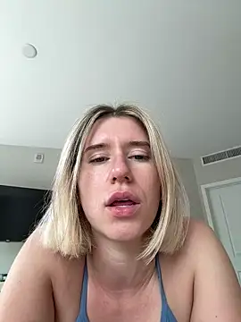 xoxoxjenn online show from June 2026 09:06:01 PM