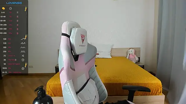 Snapshot of Cowell_Adelina chatting on October 2025 08:37:01 AM Cowell Adelina online show from October 2025 08:37:01 AM