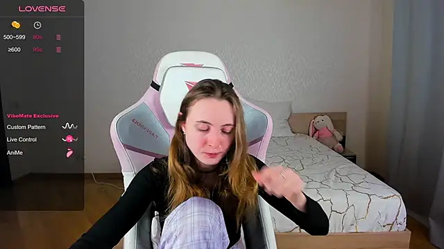 Snapshot of Cowell_Adelina chatting on November 2025 09:34:02 AM Cowell Adelina online show from November 2025 09:34:02 AM