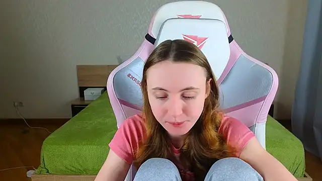 Snapshot of Cowell_Adelina chatting on December 2025 09:25:01 AM Cowell Adelina online show from December 2025 09:25:01 AM