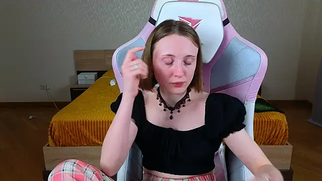 Snapshot of Cowell_Adelina chatting on March 2026 09:26:01 AM Cowell Adelina online show from March 2026 09:26:01 AM