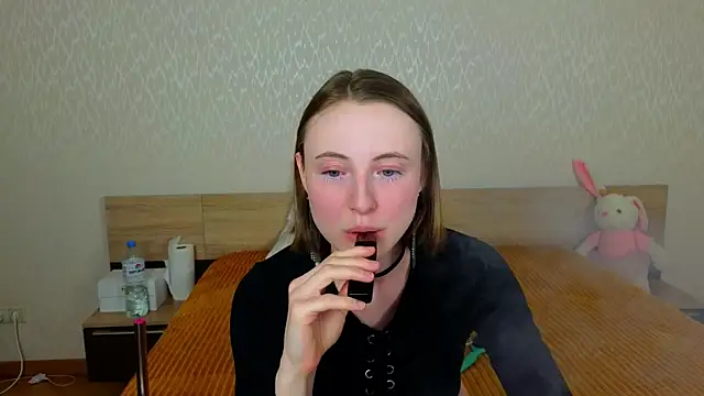 Snapshot of Cowell_Adelina chatting on April 2026 09:29:01 AM Cowell Adelina online show from April 2026 09:29:01 AM