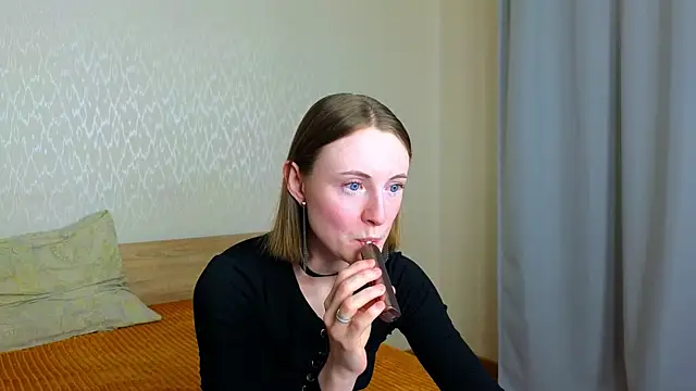 Snapshot of Cowell_Adelina chatting on April 2026 09:26:02 AM Cowell Adelina online show from April 2026 09:26:02 AM