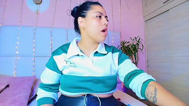 kiana cream online show from February 2025 11:42:02 AM