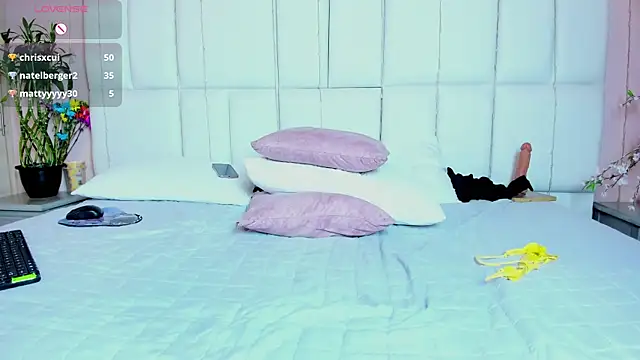 kiana cream online show from March 2025 03:04:01 AM