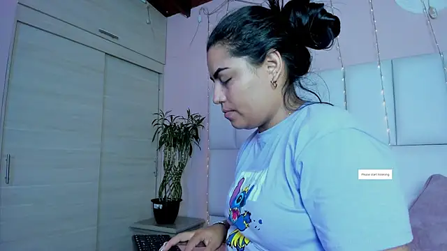 kiana cream online show from March 2025 11:38:02 AM