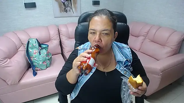 Snapshot of Penelope_Nipples_ chatting on March 2025 11:53:02 AM Penelope Nipples online show from March 2025 11:53:02 AM